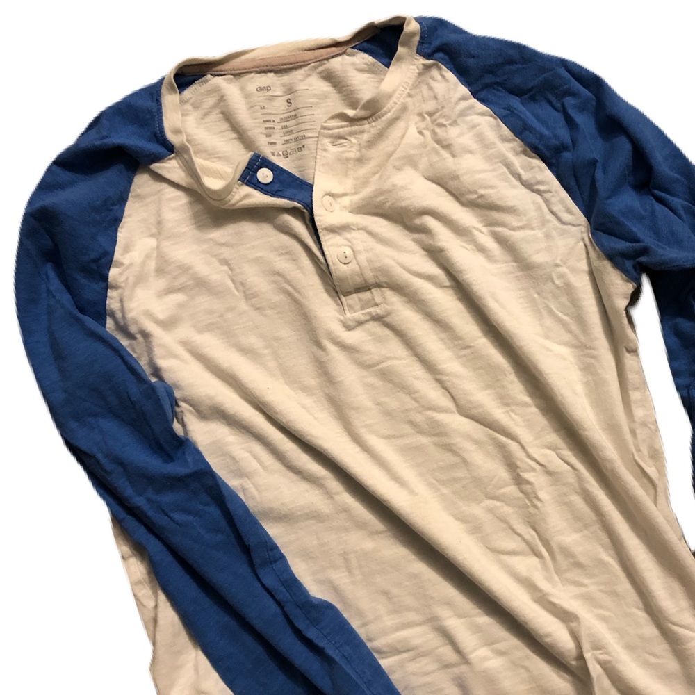 GAP men’s baseball style shirt Henley